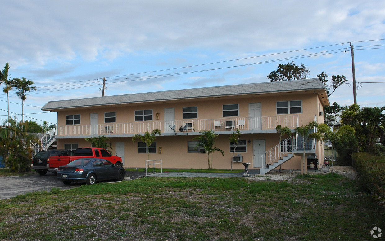 Primary Photo - Lincoln Villa Apartments