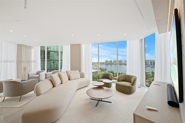 Foto del edificio - 18671 Collins Ave