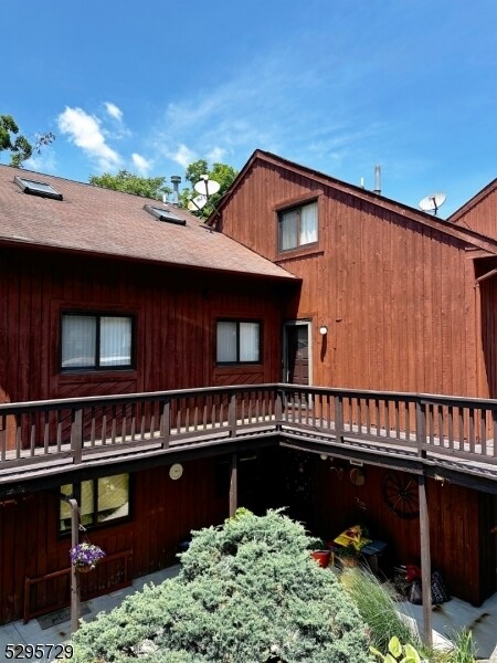 Primary Photo - 5 Powderhorn Ct