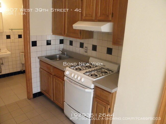 Building Photo - 407 W 39th St
