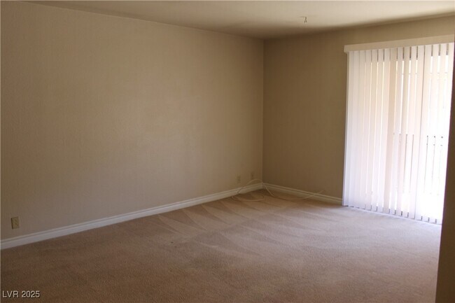 Foto del edificio - 4310 Sandy River Dr