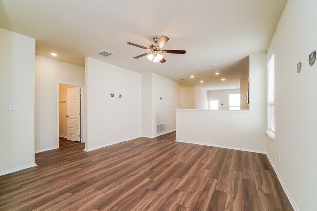 Building Photo - 296 Cobb Br Dr