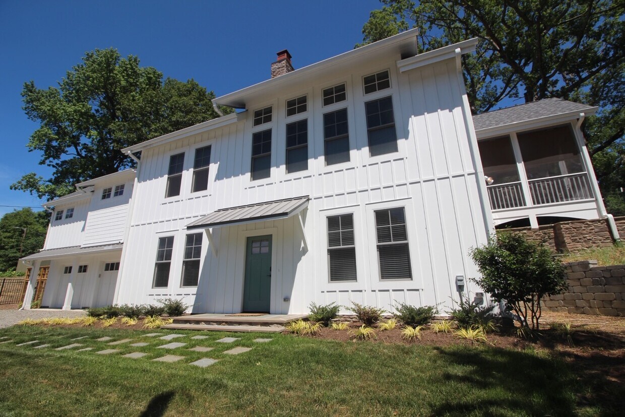 Primary Photo - 800 Foster St