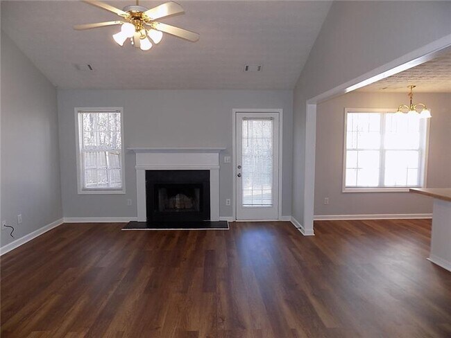 Foto del edificio - 2625 Hidden Creek Dr SW