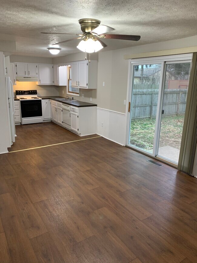 Foto del edificio - 7762 /7764 Heatherview St NW