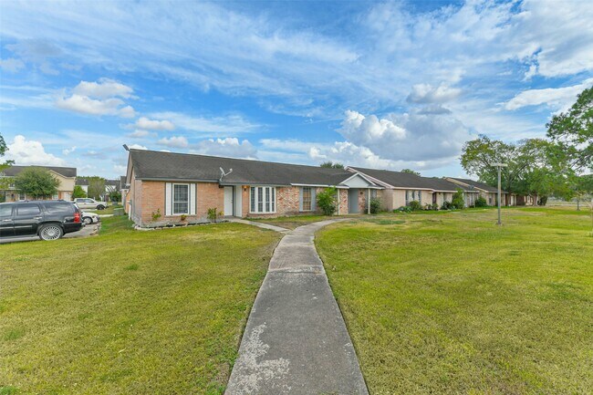 Building Photo - 6853 Chasewood Dr