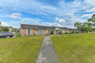 Building Photo - 6853 Chasewood Dr