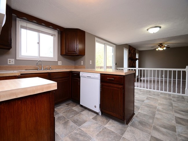 Building Photo - 2212 Coventry Dr
