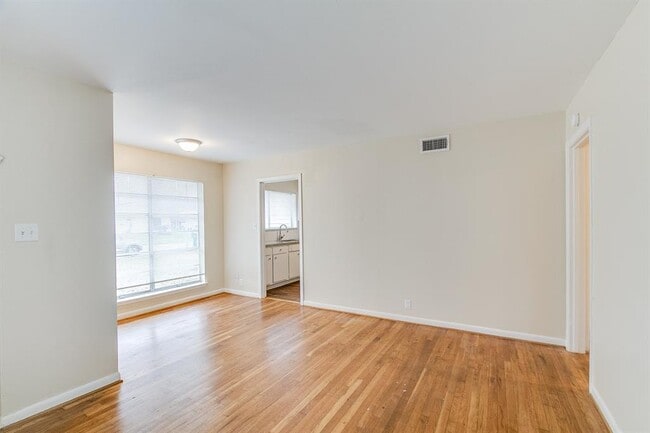 Foto del edificio - 3802 Newton Dr