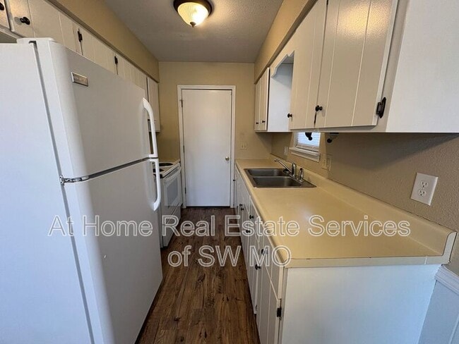 Building Photo - 522 E Ottowa Ct