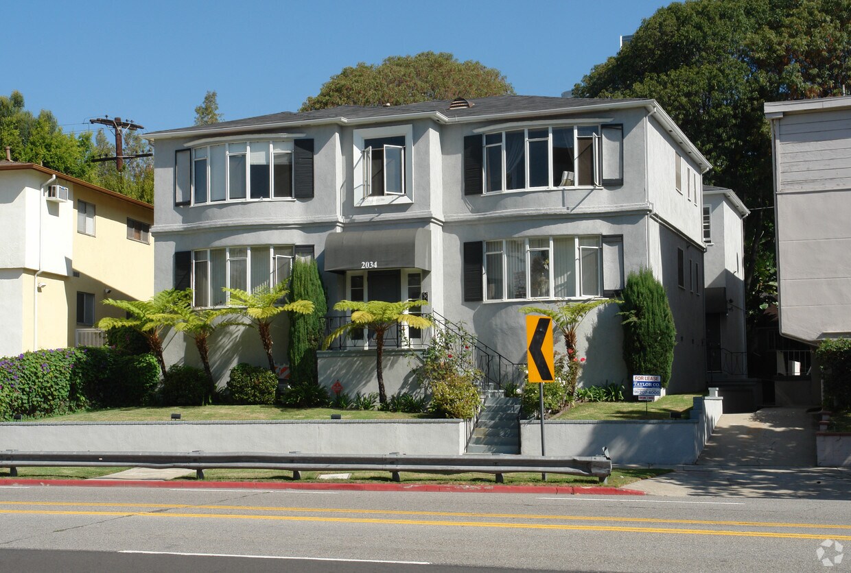 2034 S Beverly Glen Blvd, Los Angeles, CA 90025 Apartments in Los
