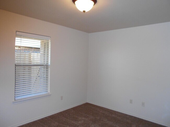 Building Photo - 6710 Oakridge Ave