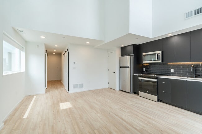 Building Photo - 1154 N Lee St