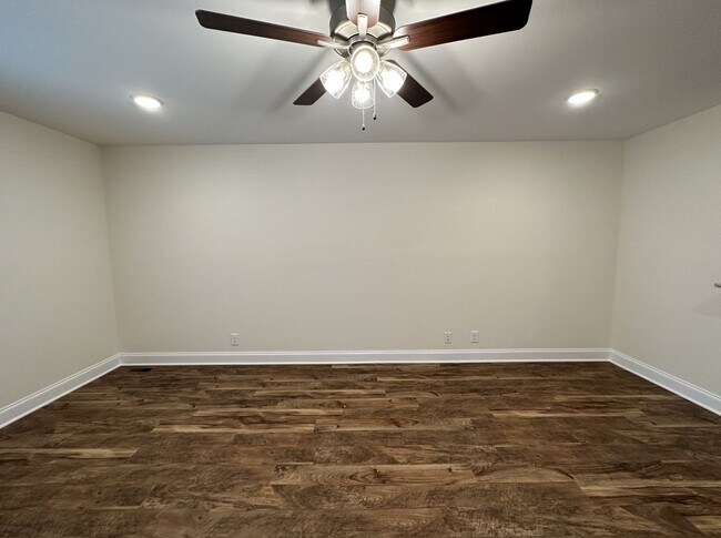 Building Photo - 126 S 7th St