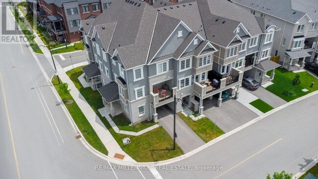 Building Photo - 974 Hickory Cres
