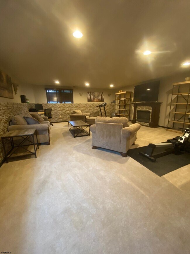 Building Photo - 128 Meadow Cir