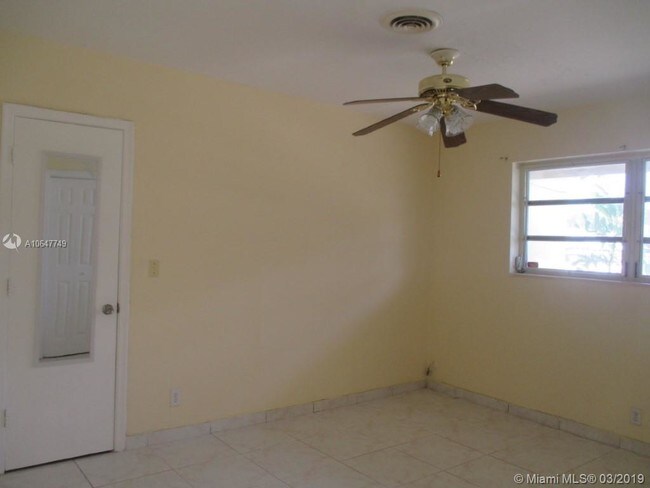 Building Photo - 250 NW 38th Pl