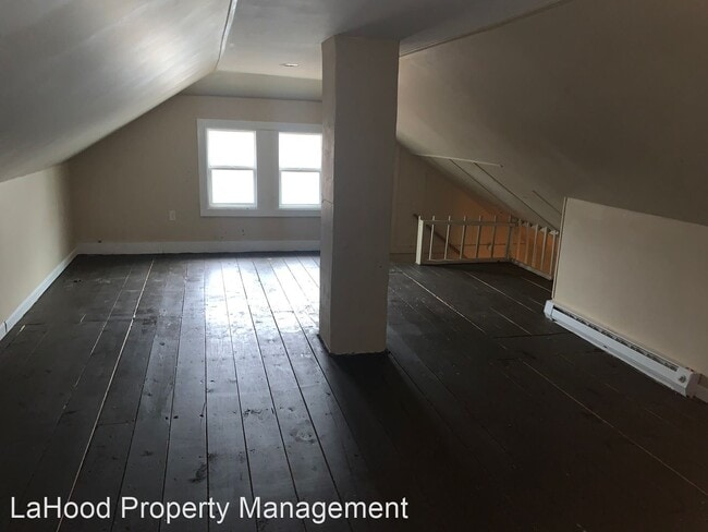 Building Photo - 3 br, 1 bath House - 1021 Armstrong Ave