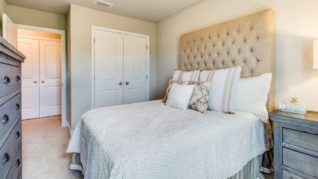 Foto del edificio - 5829 Bay Pl