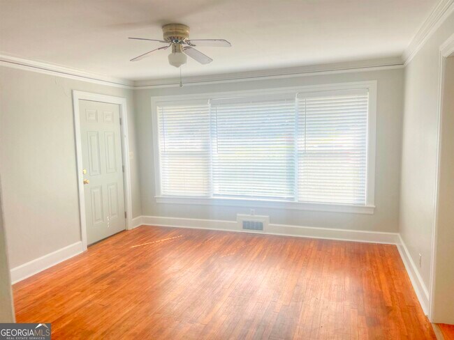 Foto del edificio - 407 Springdale Dr