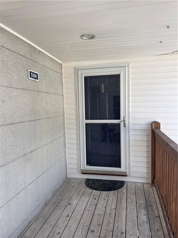 Building Photo - 504-504 Island Dr