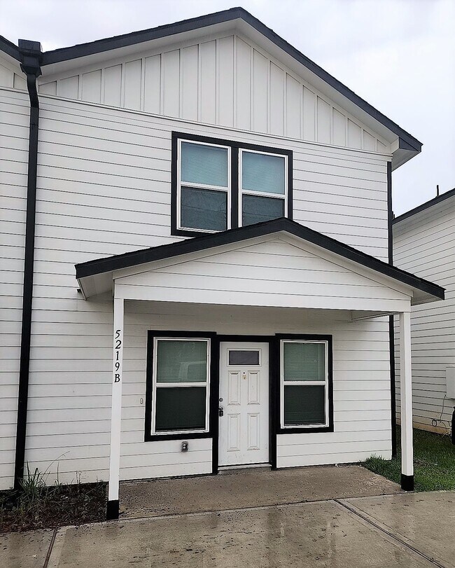 Building Photo - 5219 E Houston Rd
