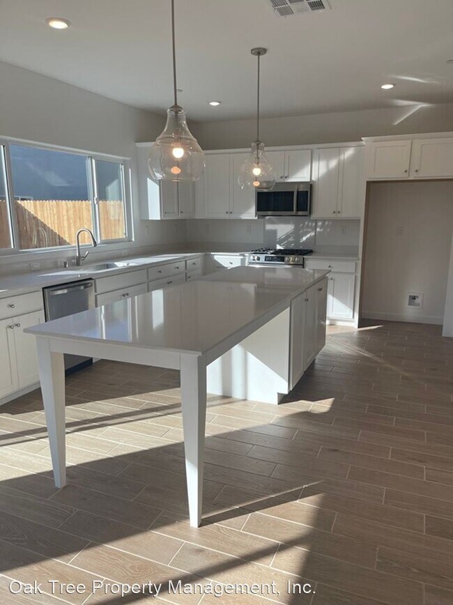 Foto del edificio - 4 br, 2.5 bath House - 5828 E. Rayburn Avenue