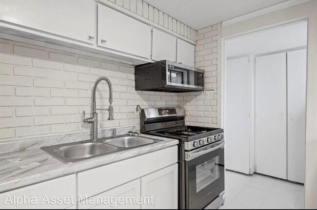 Building Photo - 3 br, 1 bath House - 2 Willow Street