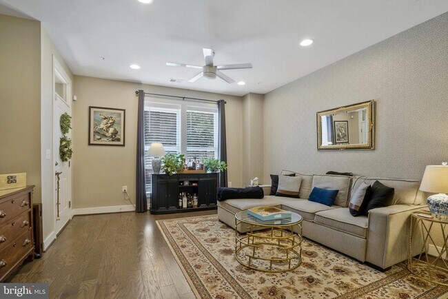 Foto del edificio - 1222 Main Line Blvd