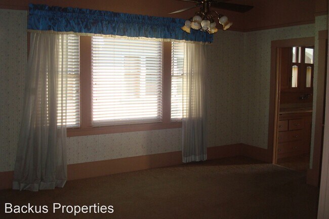 Building Photo - 2 br, 1 bath House - 75 2nd St.