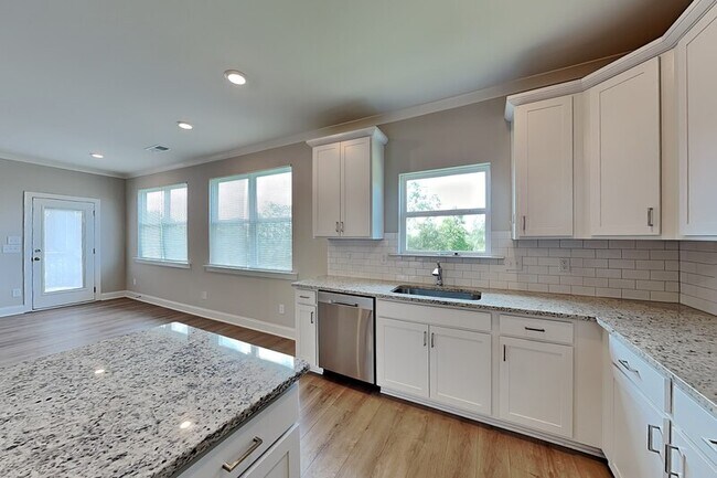 Foto del edificio - 1121 Camellia Ridge Dr