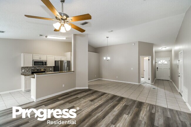 Foto del edificio - 8026 Fleur De Lis Dr