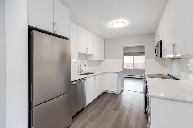 Building Photo - Glenmore Gardens Townhomes & Coachhomes