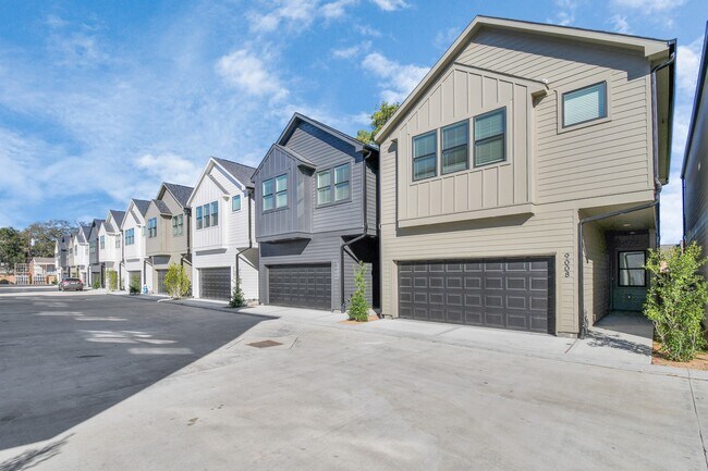 Foto del edificio - 9016 Laverne Laurel Ln