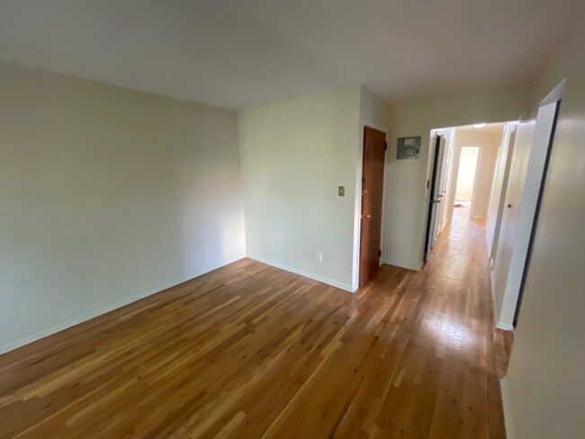 Foto del edificio - 72 Paerdegat 2nd St