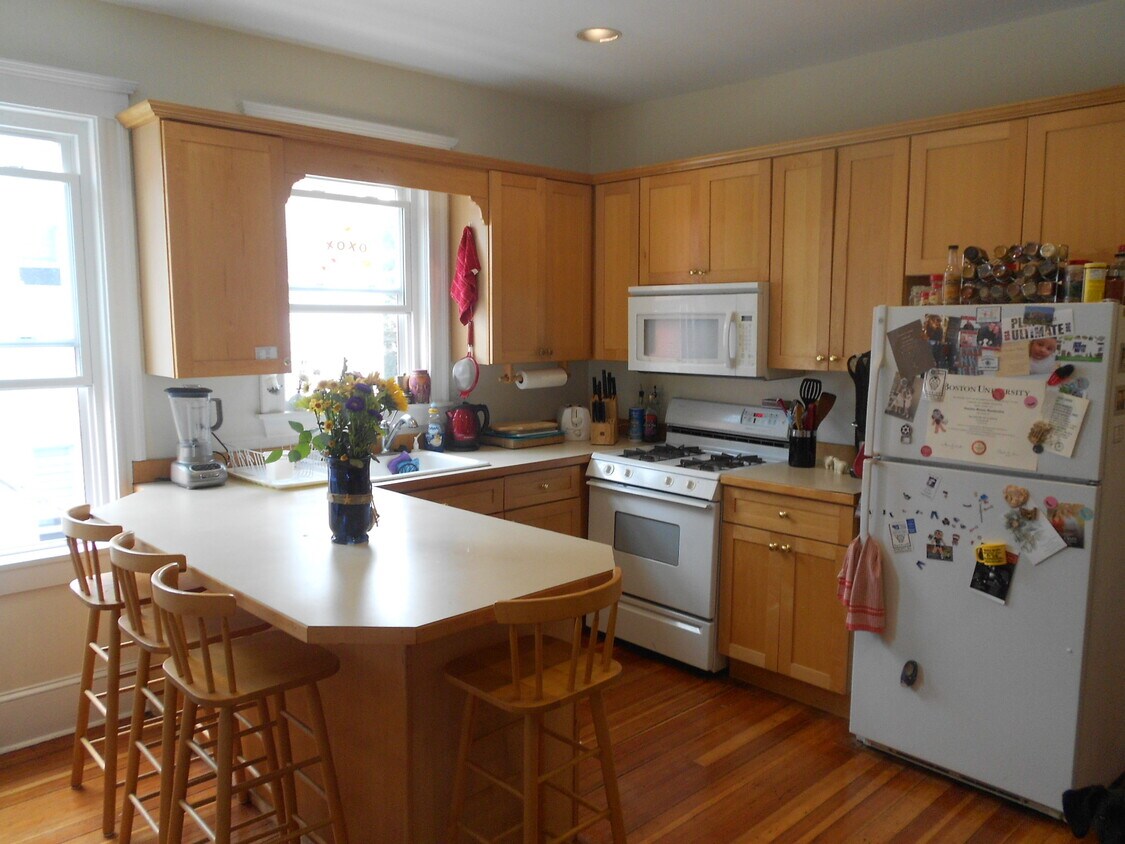Primary Photo - 5 Newton St