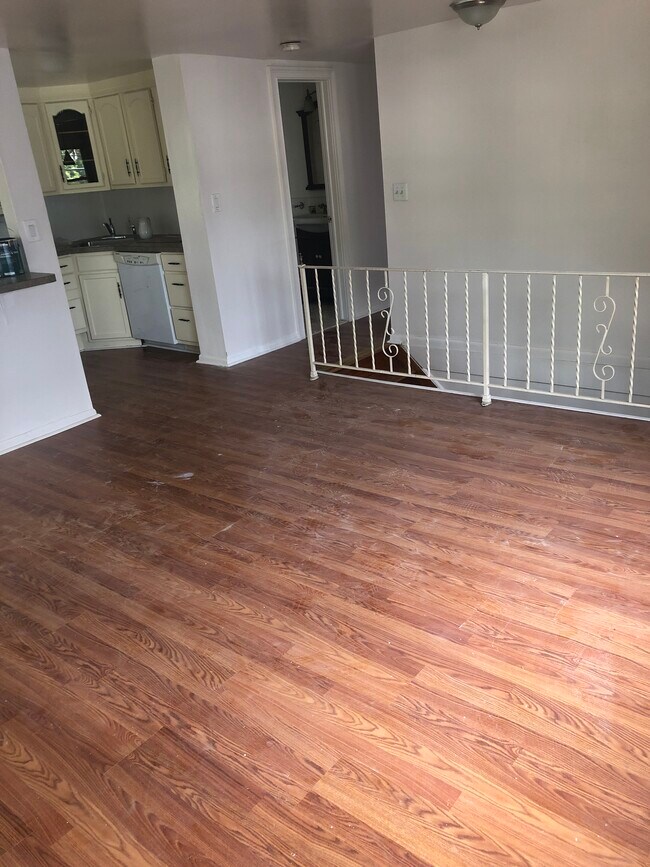 Living room - 832 E Henry St