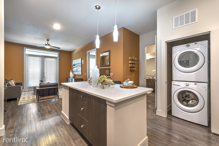 Foto principal - 1 br, 1 bath Flat - 13350 Dallas Pkwy 619