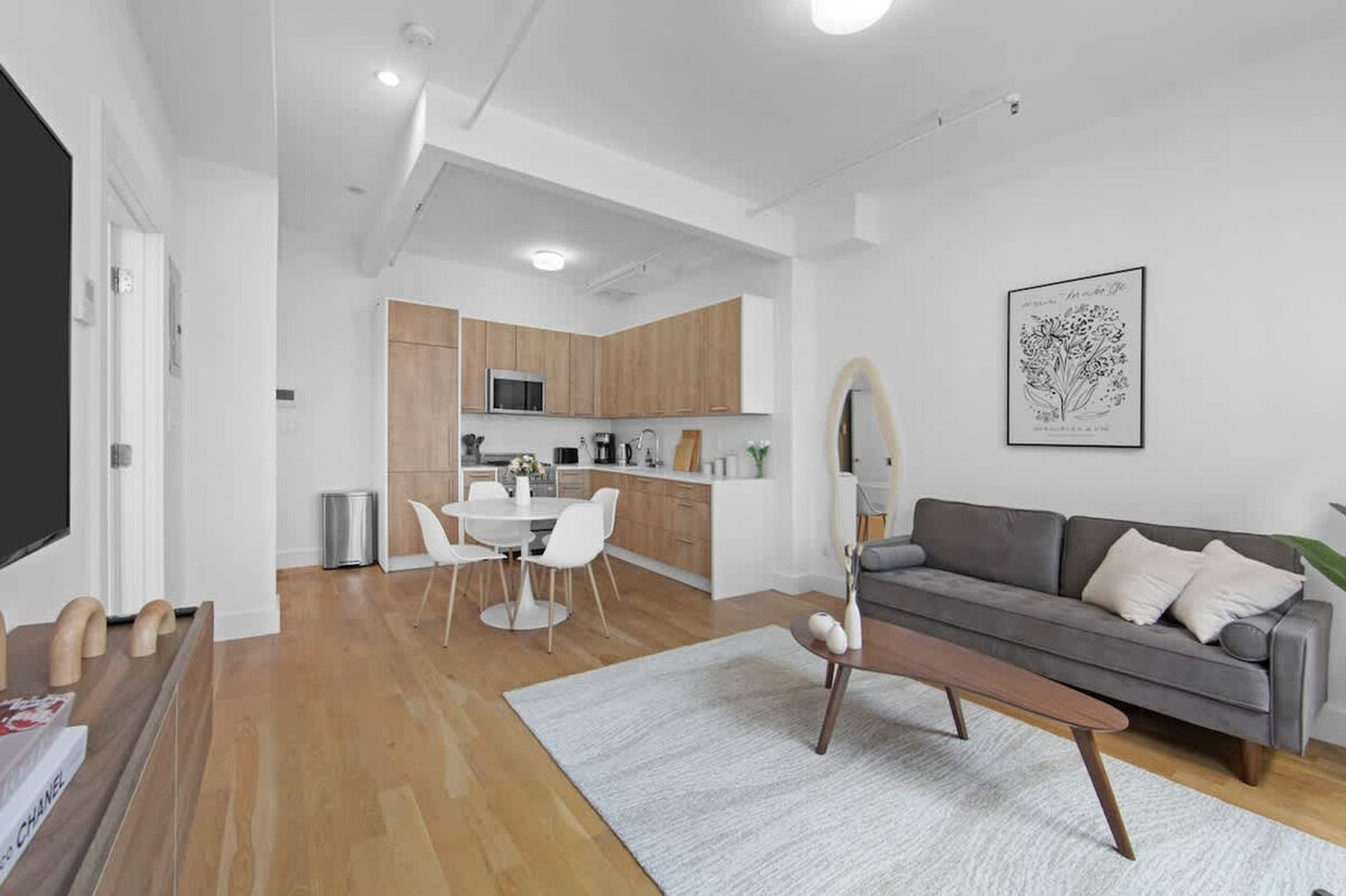 Foto principal - 517 W 45th St