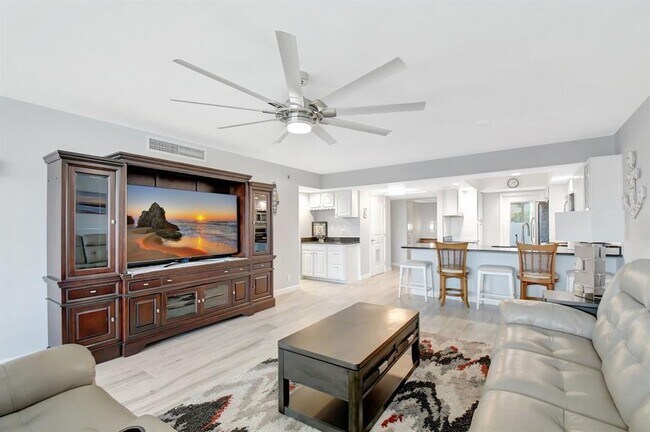Foto del edificio - 3000 NE 48th Ct