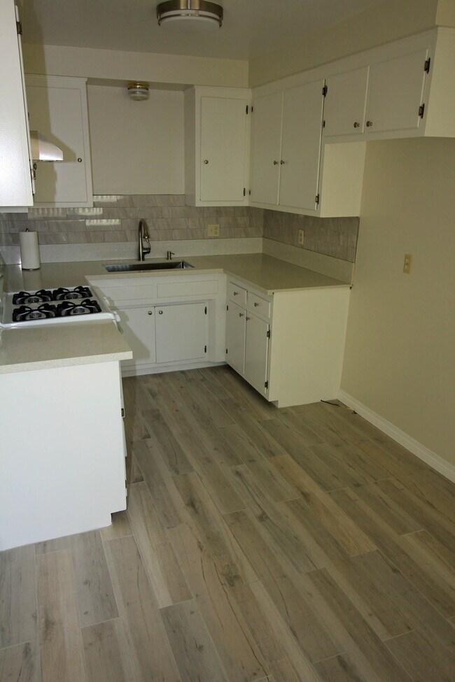 Kitchen - 4215 W 130th St