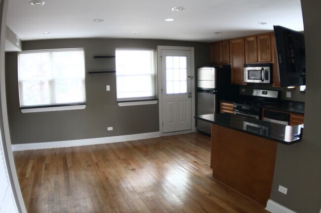 Building Photo - 5322 N Francisco Ave