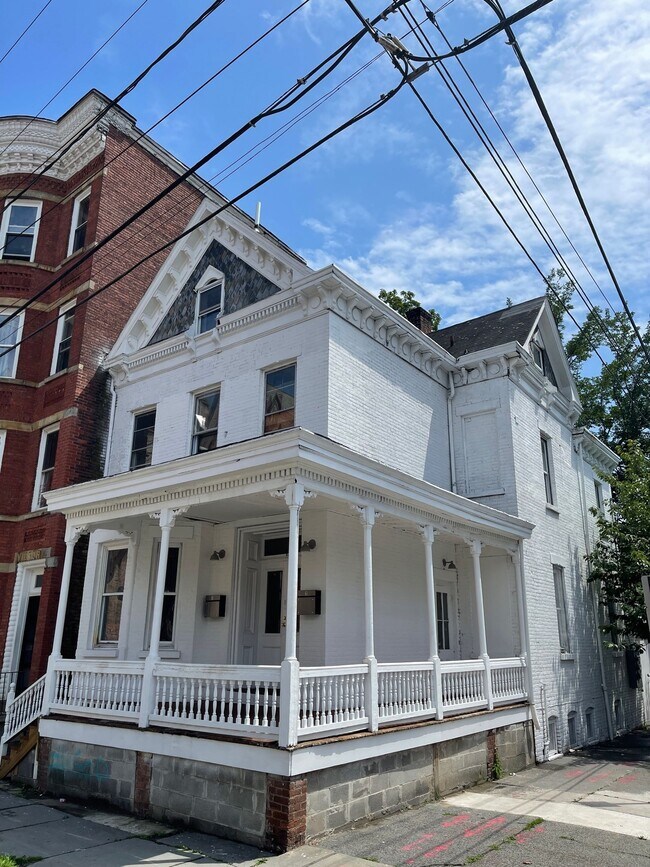 Building Photo - 125 3rd St