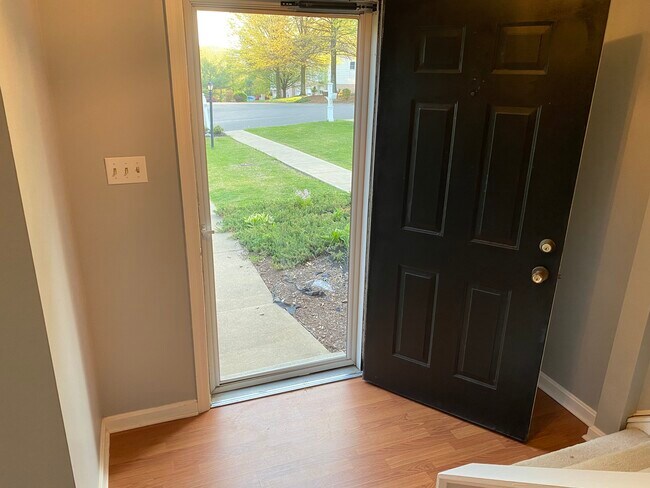 Building Photo - 202 Meadowview Dr