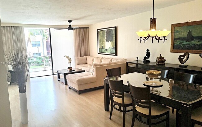 Foto del edificio - 2841 Somerset Dr