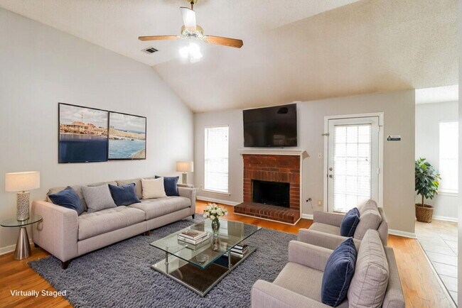 Foto del edificio - 9309 Garden Woods Cove