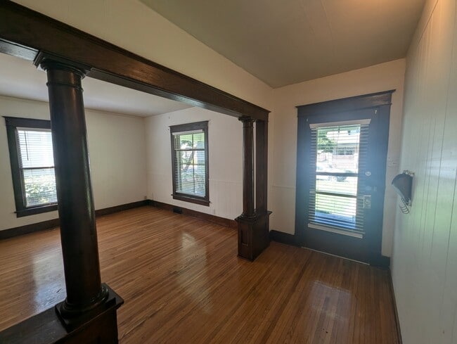 Building Photo - 1524 S 24th St