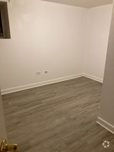 Building Photo - 945 W Agatite Ave