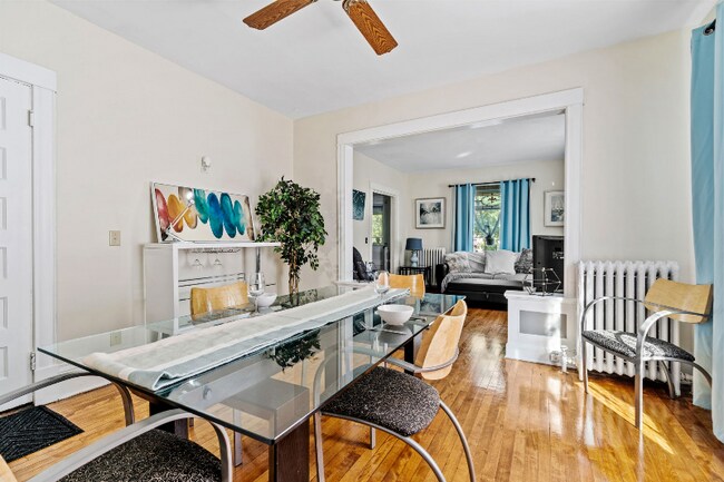 Foto del edificio - 2408 Dupont Ave S