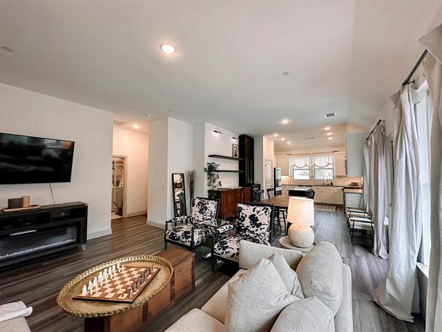 Building Photo - 1029 3rd St